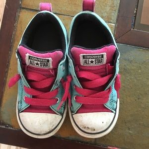 Toddler size 9 converse
